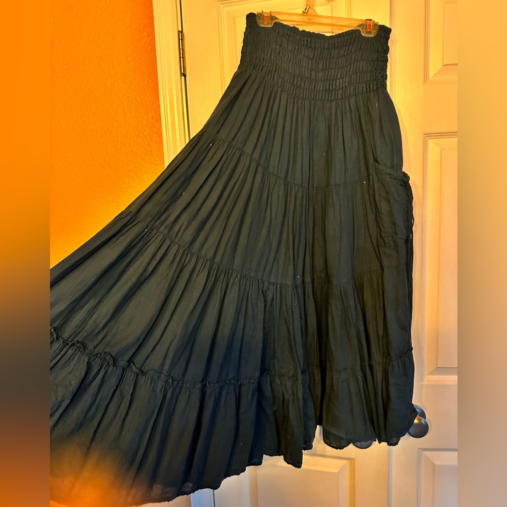 UC cotton skirt with elastic waistband.